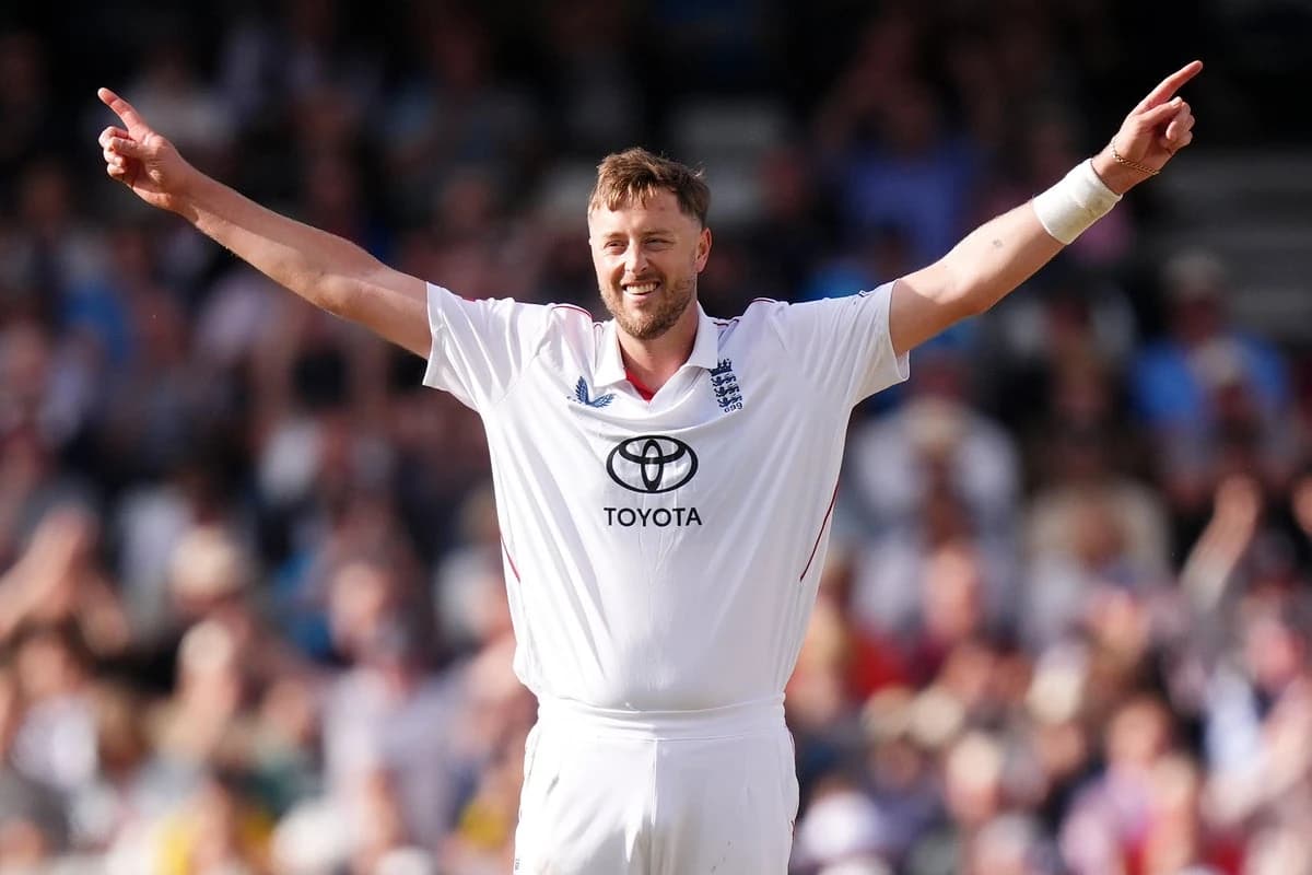 Ollie Robinson and Josh Tongue skittle Pakistan as Joe Root’s England make strong start to first Tes