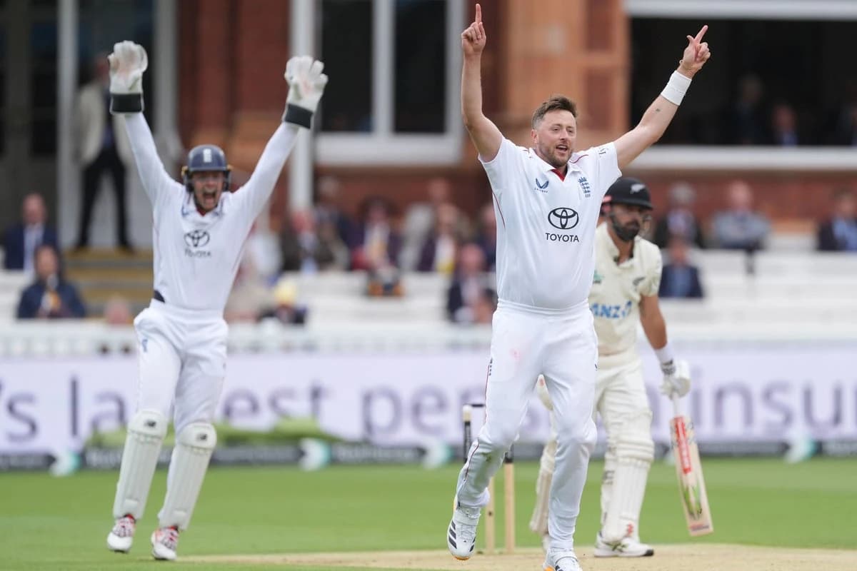 Ollie Robinson edges England towards victory with two wickets inbetween showers