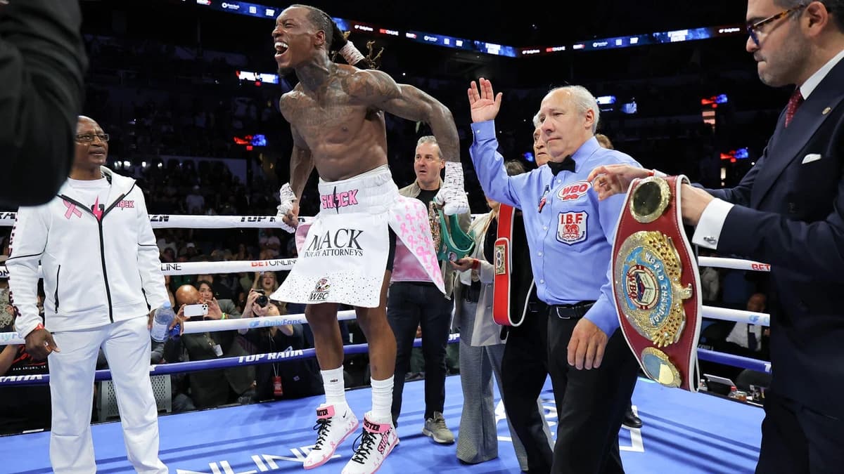 O'Shaquie Foster dominates Emanuel Navarrete to become unified junior lightweight champion