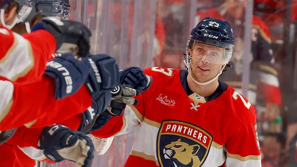 Panthers become 1st team in NHL history with natural hat tricks in 3 straight games