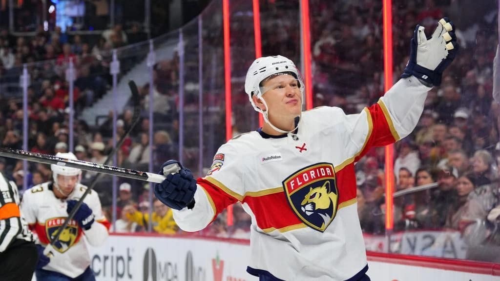 Panthers' Tkachuk embraces boos, scores in acrimonious return to Ottawa