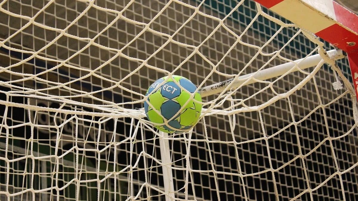 PASTILA DE SPORT - Tricolorele intră în linie dreaptă pentru C.E de handbal