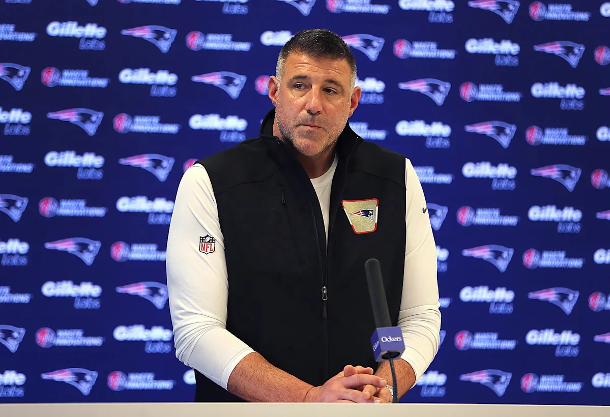 Patriots' Mike Vrabel says he's met with team, had 'some difficult conversations' after photos with