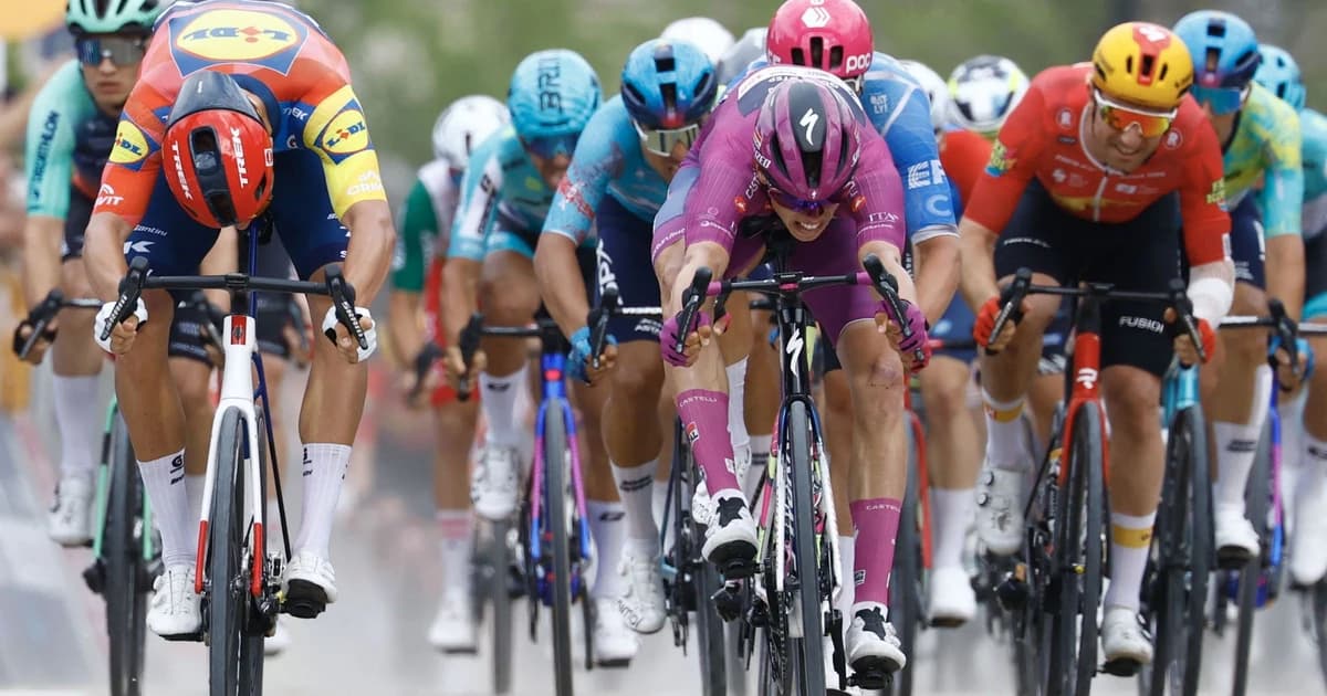 Paul Magnier a făcut dubla în Giro! Francezul i-a învins la sprint pe Milan și Groenewegen