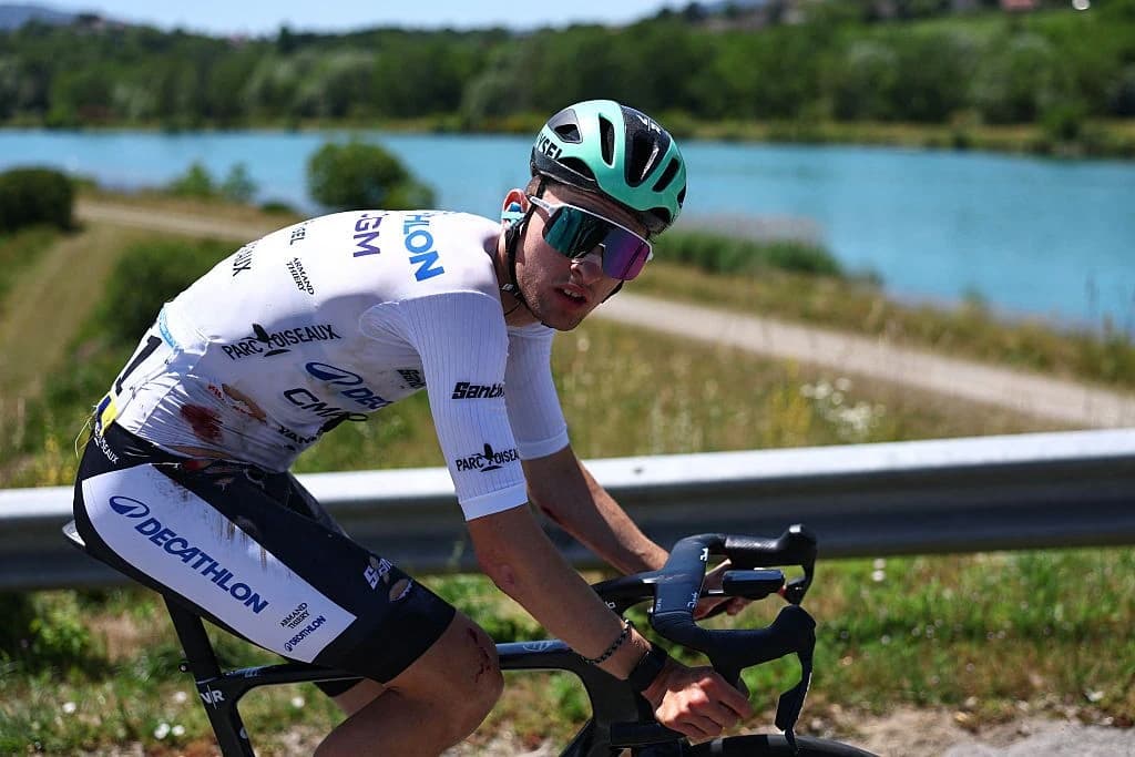 Paul Seixas crashes at Tour Auvergne-Rhône-Alpes