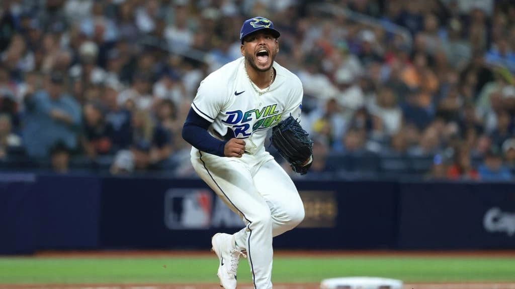 Peralta tosses gem, Rays cash in on Ramirez's gaffe in Game 2 win
