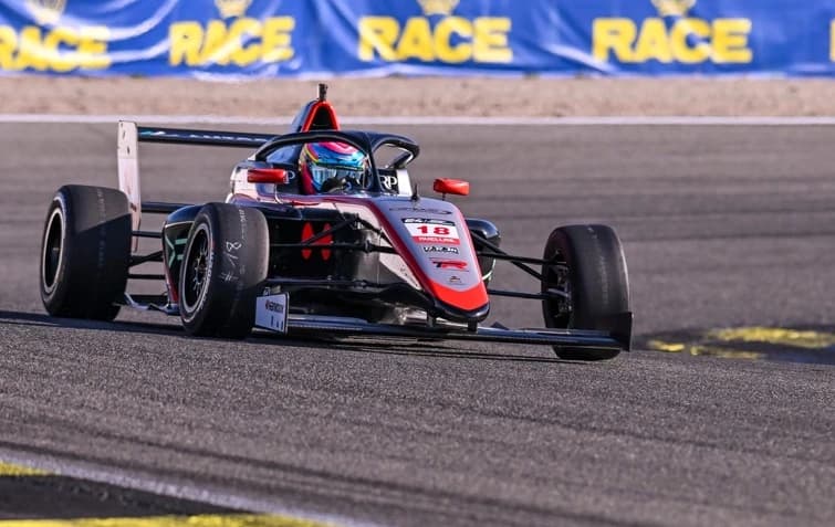 Performanţă uriaşă pentru România! Zoe Florescu va pleca de pe locul 2 în Race 1 din F1 Academy (15:
