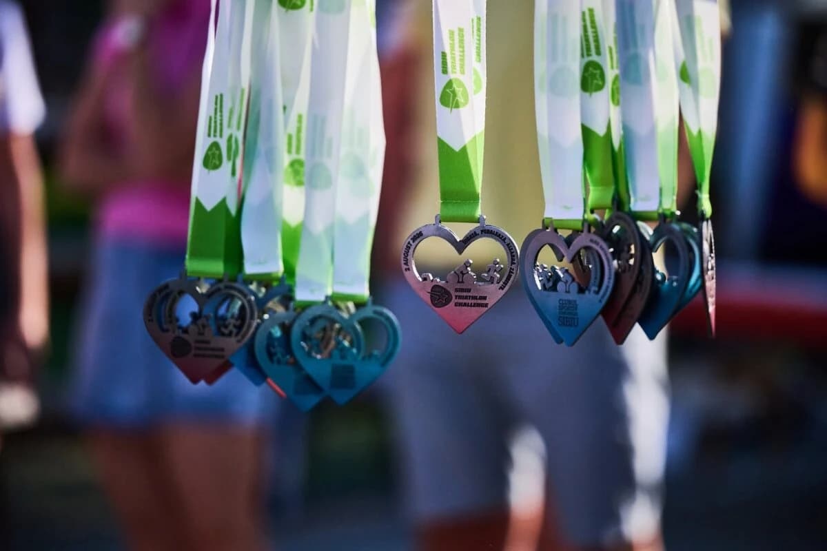 Peste 300 de sportivi au transformat Sibiul în capitala triatlonului
