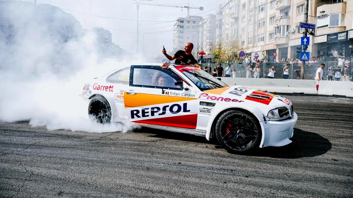 Peste 30.000 de cai putere „înghit” Ploieștiul! RoDrift 2026 deschide sezonul cu spectacol total în