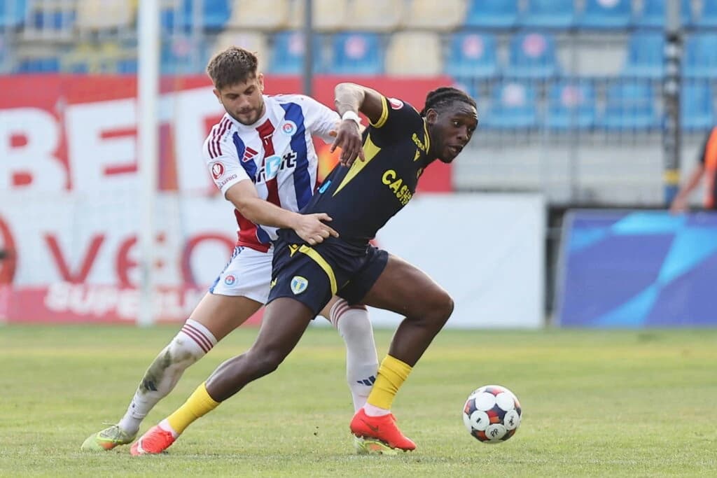 Petrolul a învins Oțelul cu 1-0, într-un meci cu două penalty-uri și un cartonaș roșu