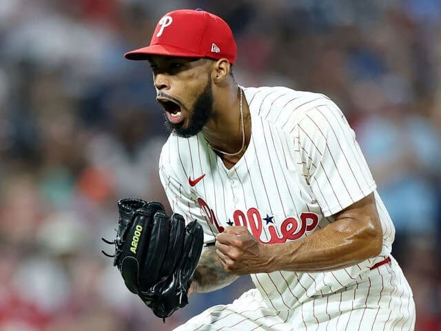 Phillies give Sánchez new 6-year deal after ripping up original contract