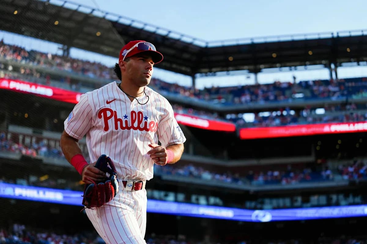 Phillies OF Gabriel Rincones Jr. puts on sunglasses mid-fly ball to make wild catch vs. Mets