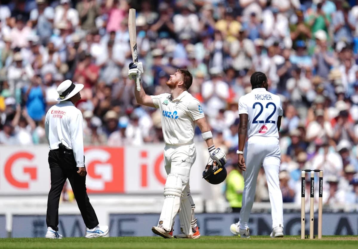 Phillips’ maiden test century leads priceless morning for New Zealand at The Oval