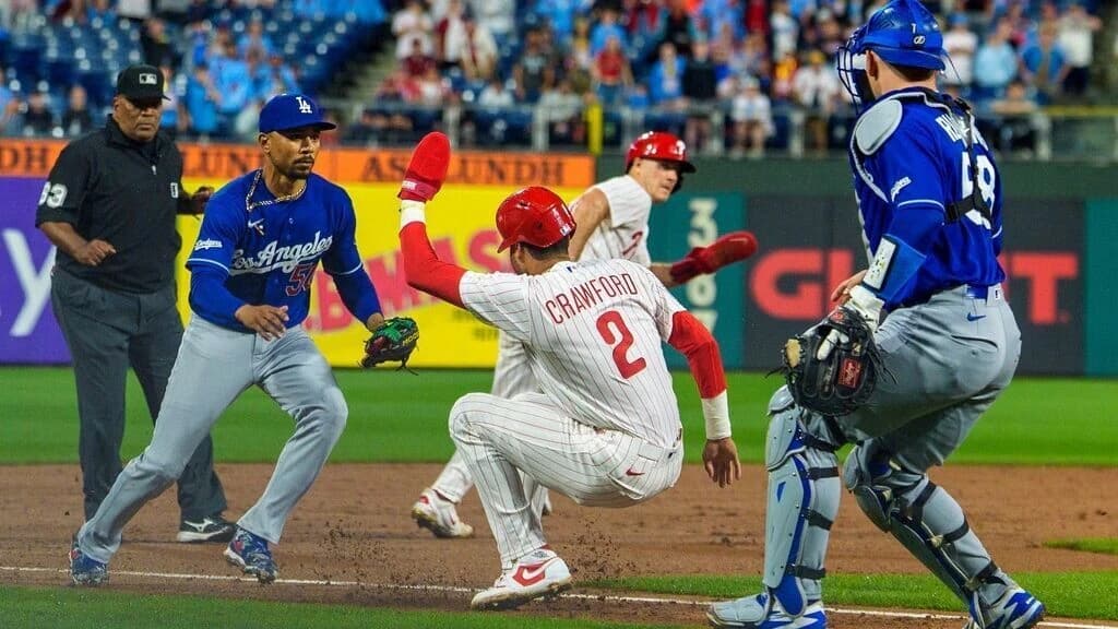 Phils blow rally after Realmuto's 'lapse' on bases...