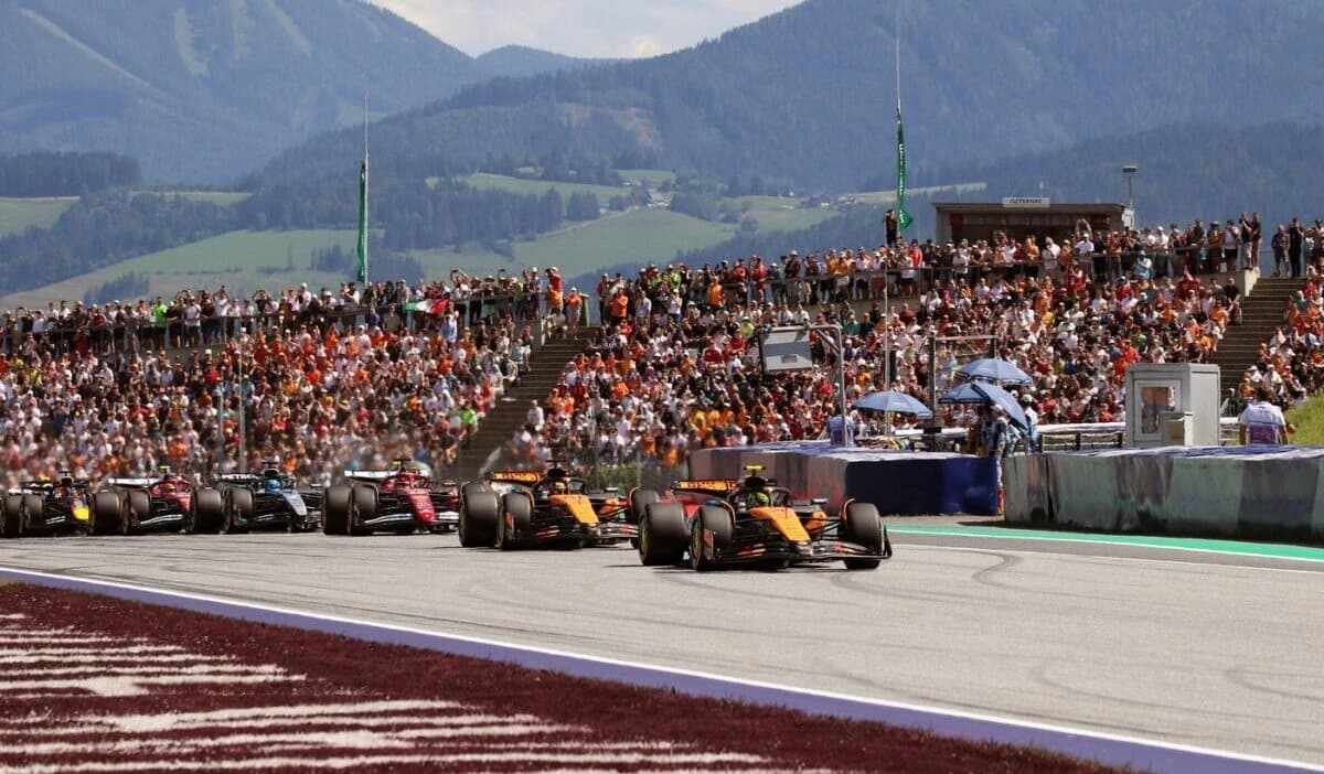 Piloții Mercedes, cei mai rapizi în primul antrenament din Marele Premiu al Austriei