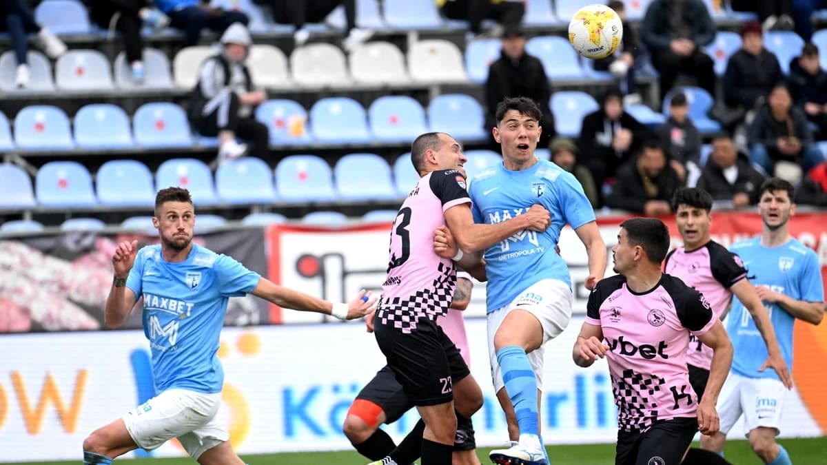Plecări pe bandă rulantă la echipa din SuperLiga! Clubul a oficializat transferul unui atacant cu 9
