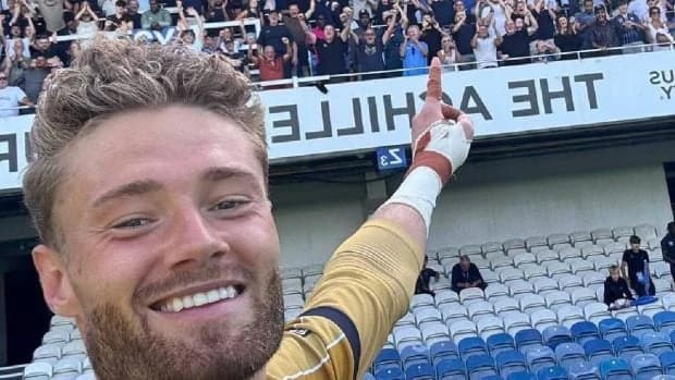 Portarul Lukas Jensen, de la Milwall, a apărat 4 penalty-uri consecutive și a egalat recordul lui He