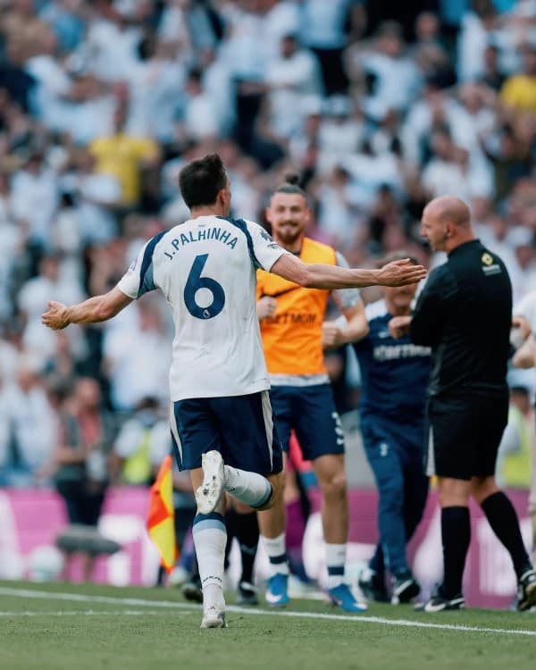 Premier League: Radu Drăguşin scapă de retrogradare în ultima etapă