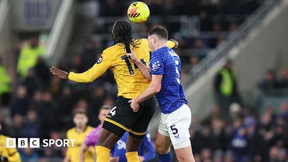 Premier League to relax red cards for hair pulling