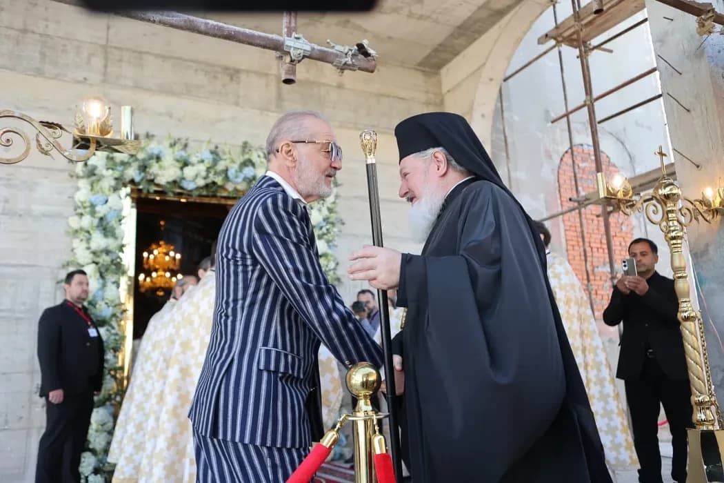 Preotul care slujește în biserica lui Gigi Becali din Pipera a dezvăluit de ce dă miliardarul bani n