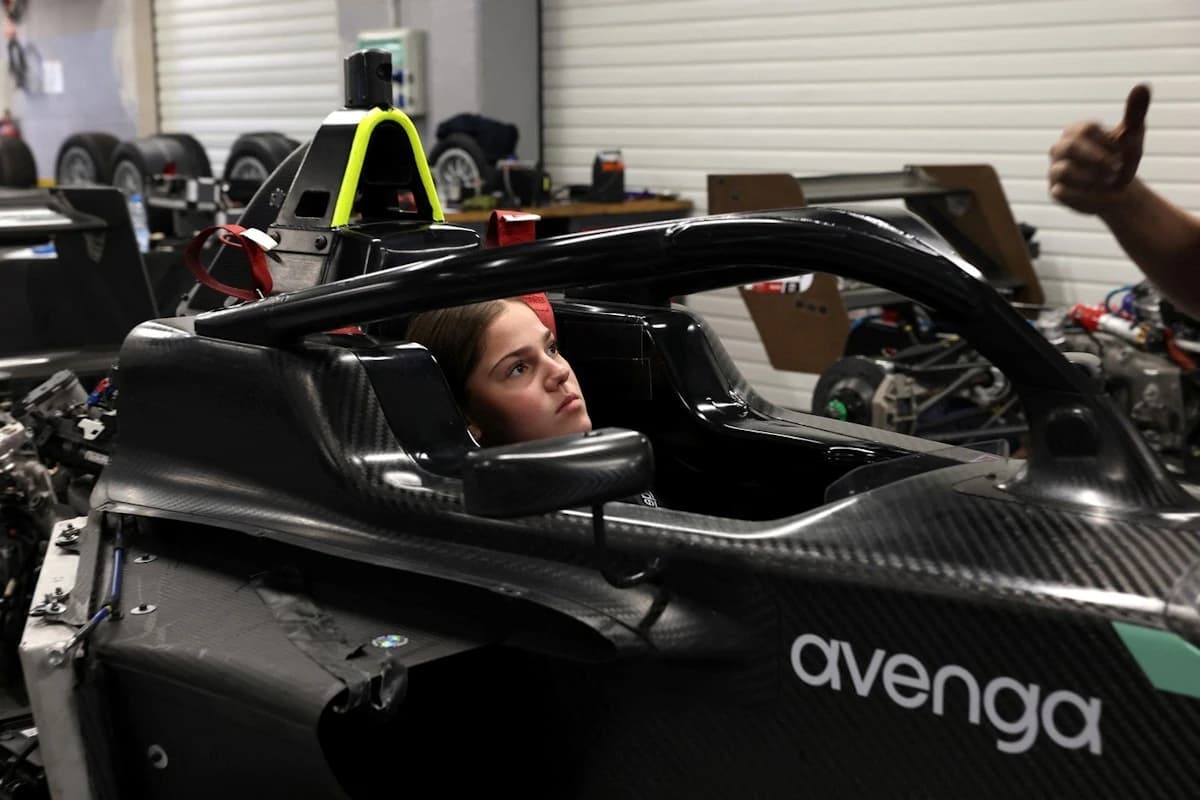 Prima româncă în Formula 1 Academy. Se numește Zoe Florescu Potolea și are doar 17 ani