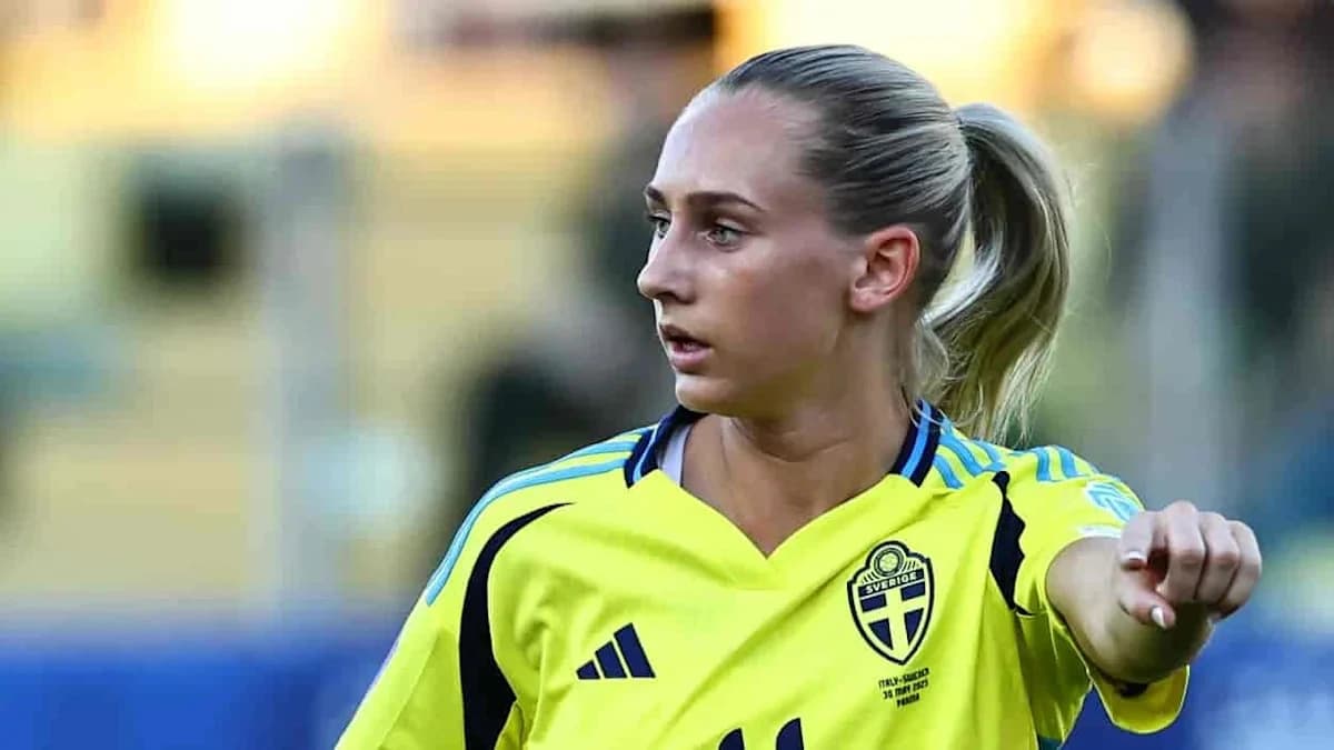 Professional Man United Women see off Burnley 3-0 to make it four cup wins from four