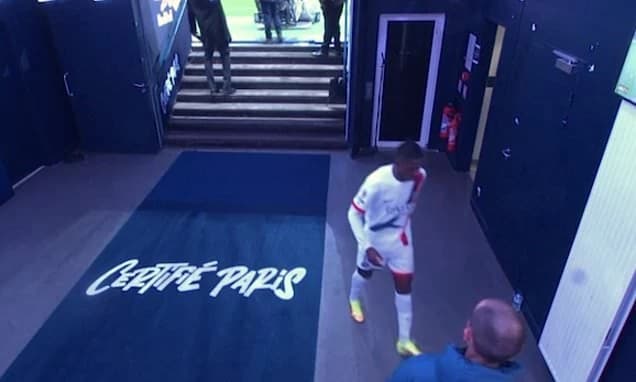 PSG suffer Champions League final injury scare as Ousmane Dembele limps off just 28 minutes into Lig