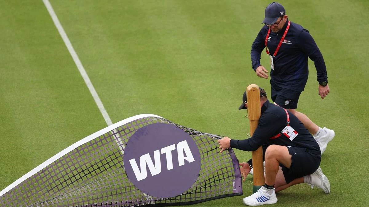 Queen's tennis tournament in chaos as BBC pulls broadcast minutes after start