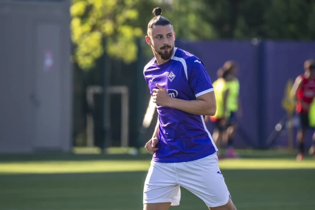 Radu Drăgușin, debut perfect la Fiorentina: Nota primită după ce a oferit o pasă de gol și s-a calif