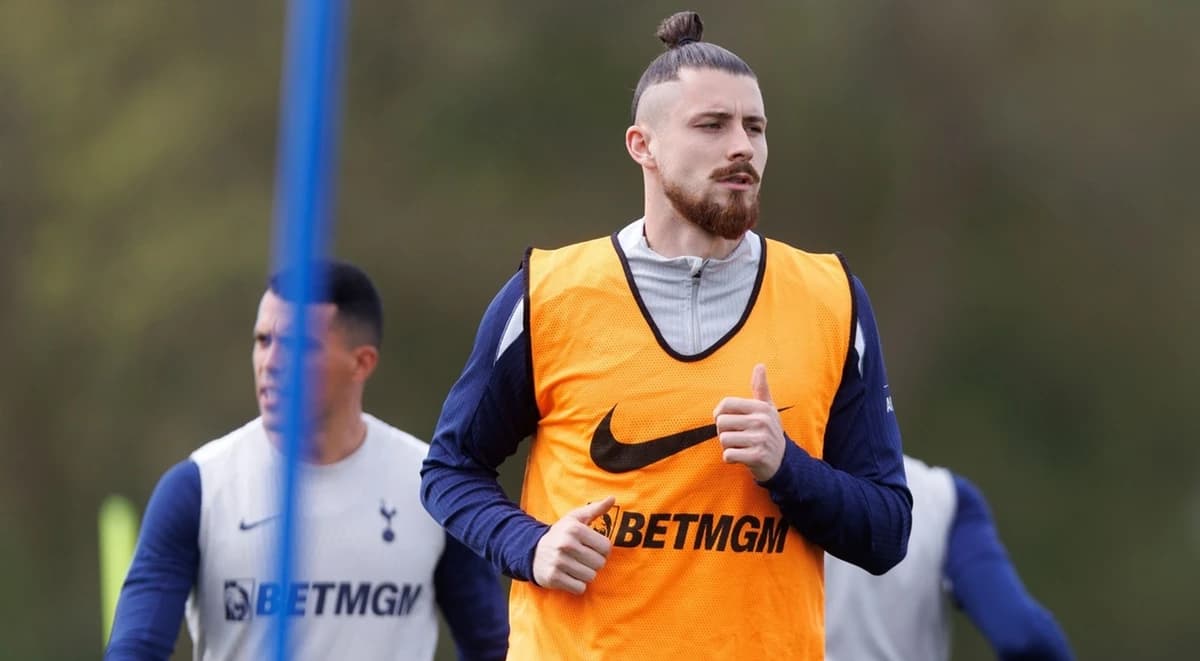 Radu Drăgușin e ca și vândut de Tottenham: „Leipzig, Roma și Juventus stau la coadă”