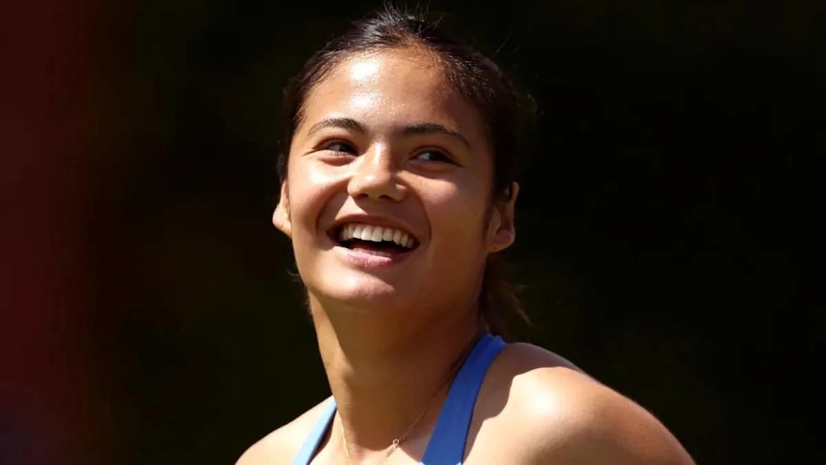 Raducanu makes winning start to grass-court season
