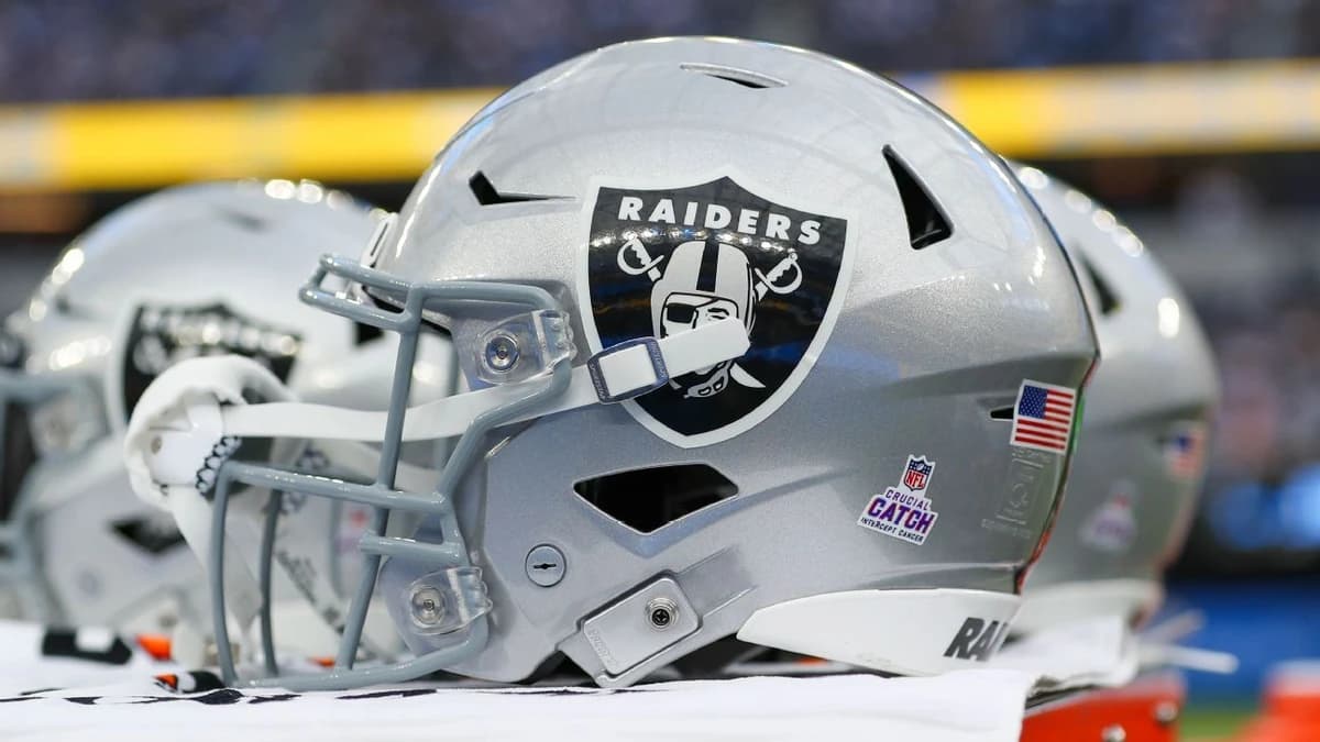 Raiders' Cousins, Crosby scuffle at Friday practice