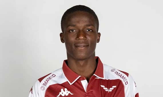 Rapid semnează cu ivorianul Eric Ange Tape. Jucătorul de 18 ani a impresionat în perioada de probă