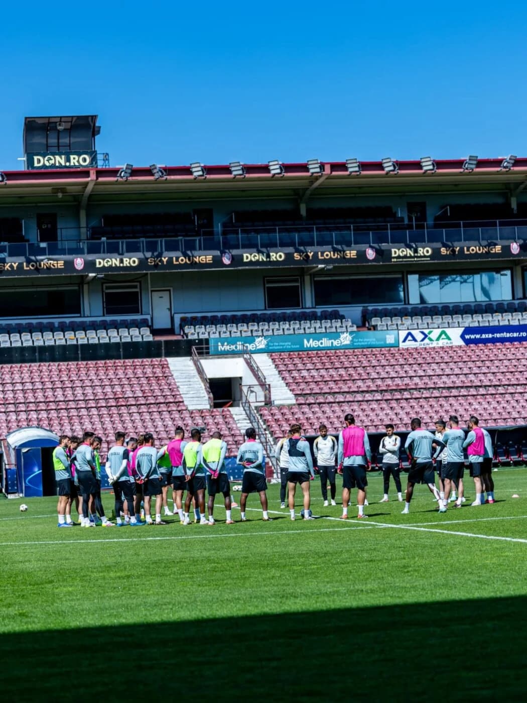 Răscoală la CFR Cluj: 10 fotbaliști și-au depus memorii pentru că nu și-au primit salariile! Scenari