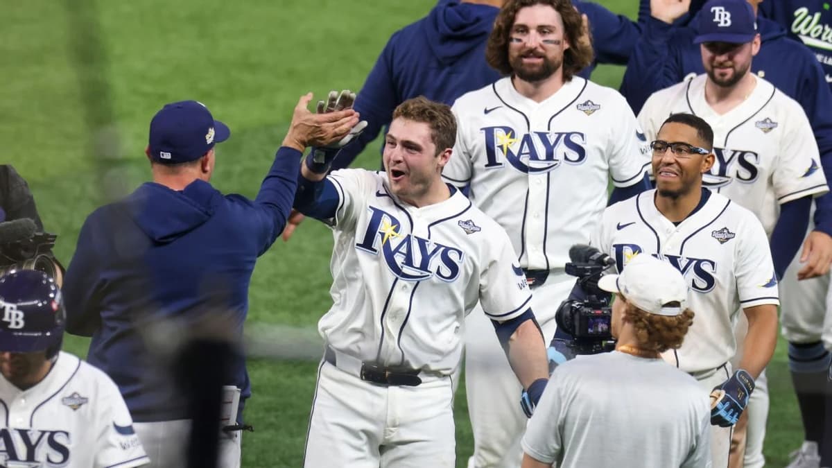 Rays steal Game 4 from Brewers in extras to stay alive in World Series
