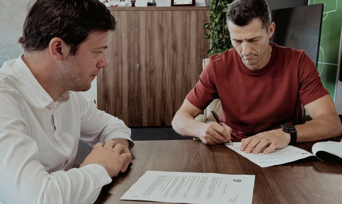 Război total în Giulești! Costel Gâlcă îi răspunde dur lui Victor Angelescu: „Le-am spus în ședințe,