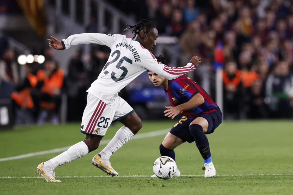 Real Madrid câștigă El Clásico pe terenul Barcelonei, cu o dublă a lui Mbappé. Mourinho: „Nu jucăm p
