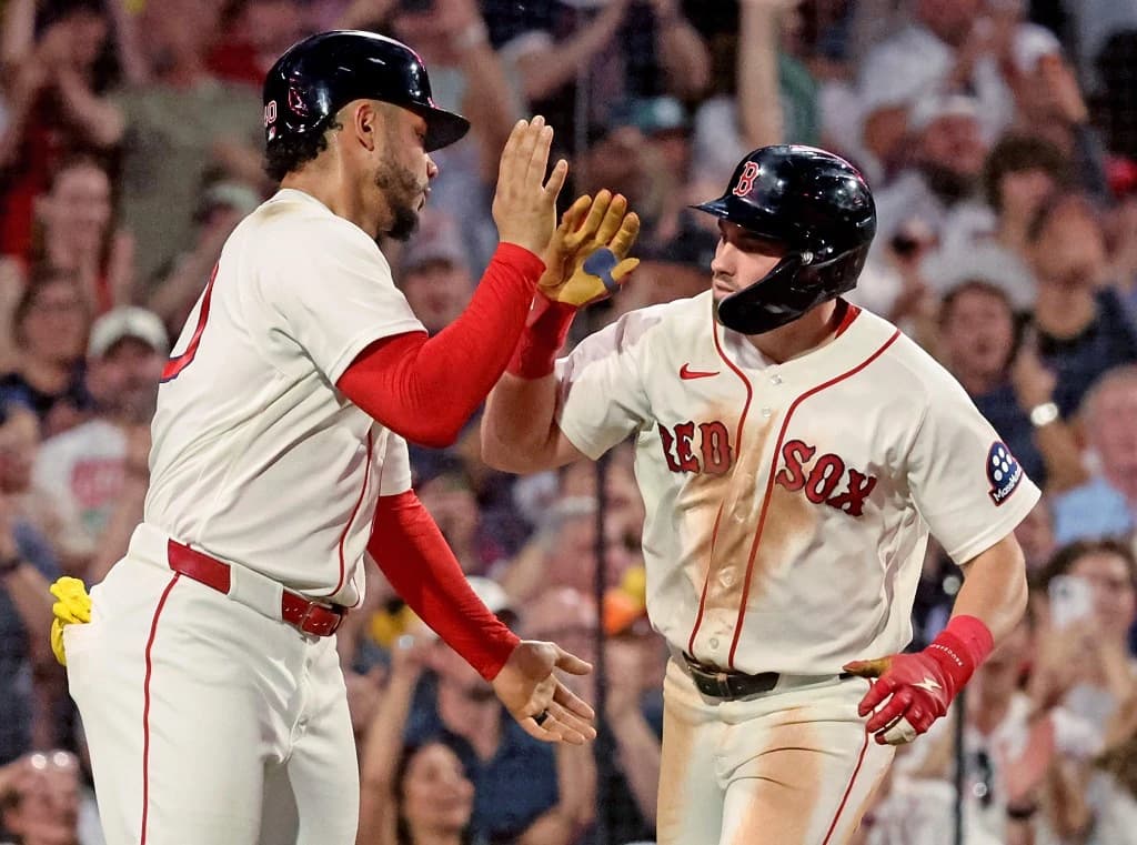Red Sox shake off nightmare flight, beat sloppy Yankees in series opener