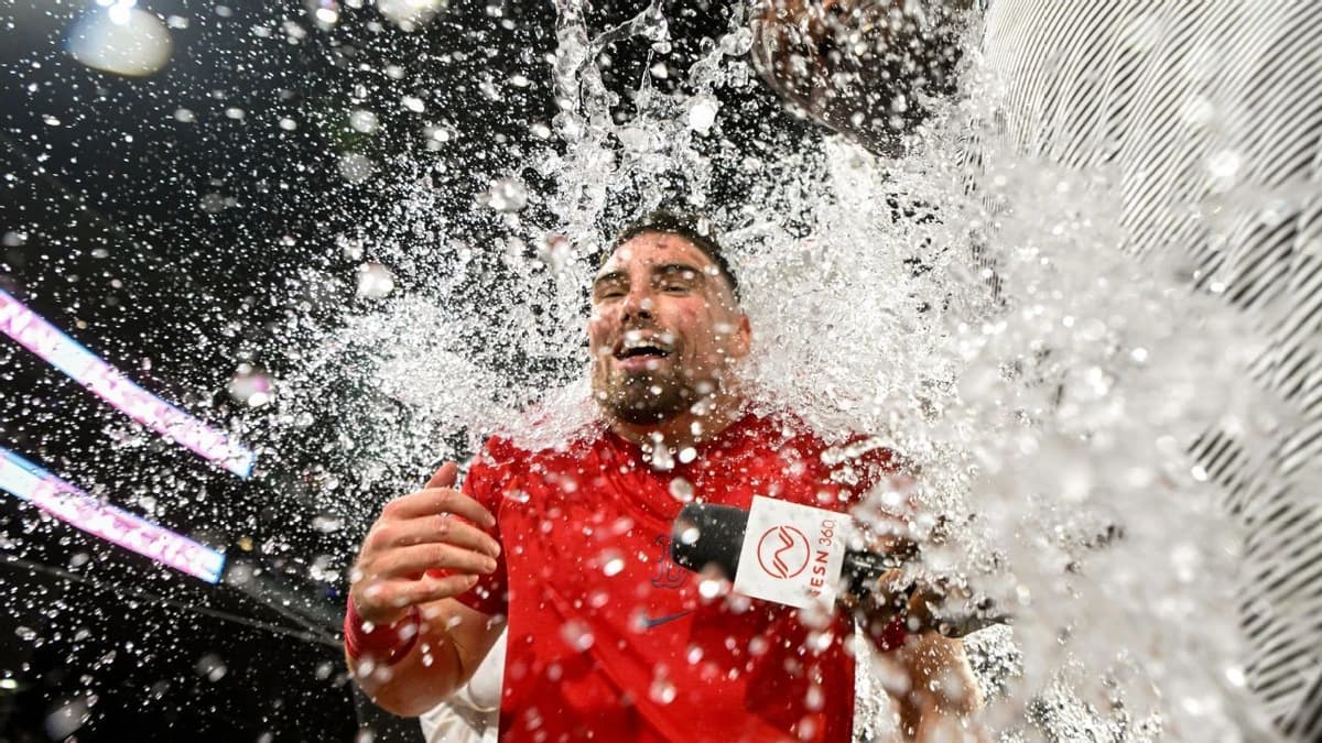 Red Sox up streak to 8 with wild win vs. White Sox