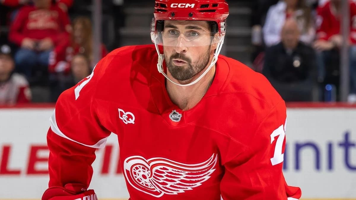 Red Wings suspend star forward Larkin as team explores trade options