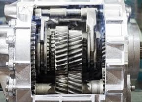 Reductor melcat sau reductor planetar: ce alegi pentru aplicația ta industrială