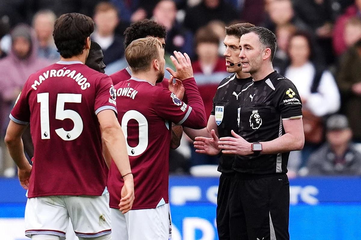 Ref and VAR praised for ‘really good teamwork’ in disallowing of West Ham goal