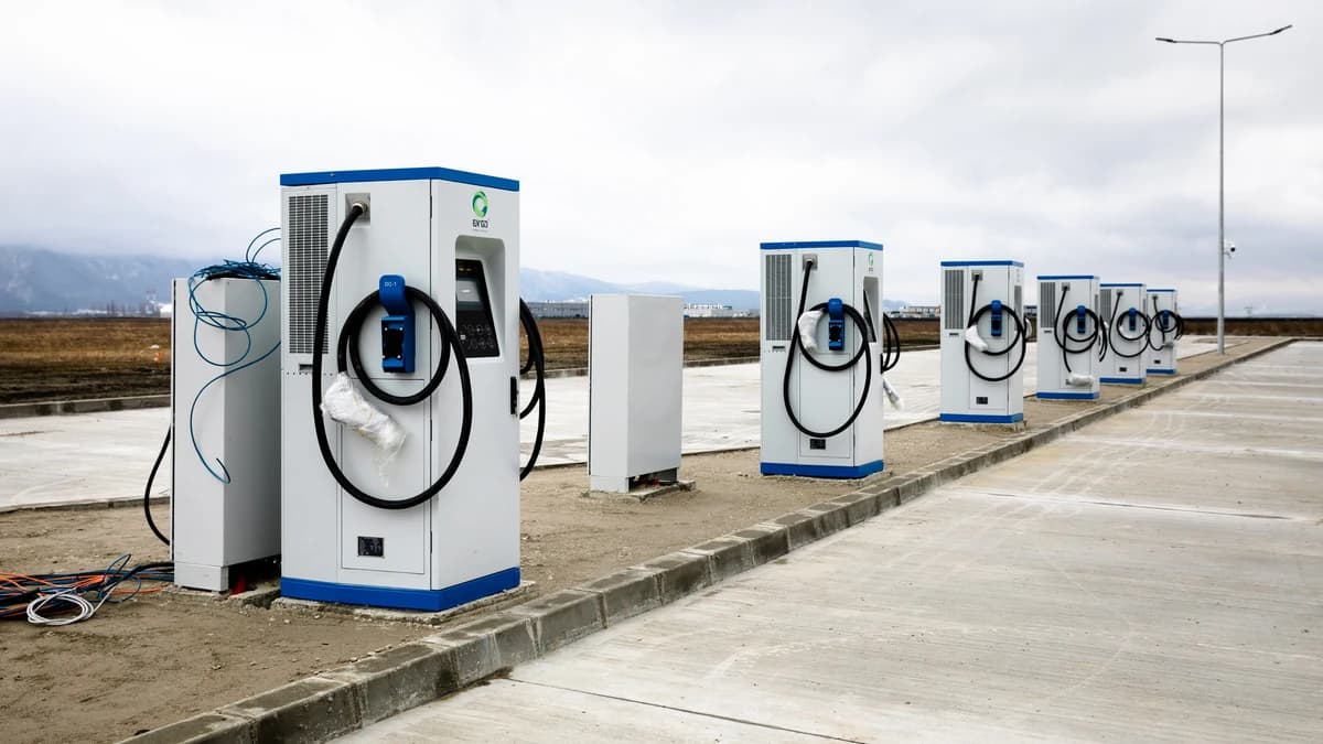 România primește nota 2 la pregătirea pentru mașini electrice. Unde pierde cel mai mult și de ce ne