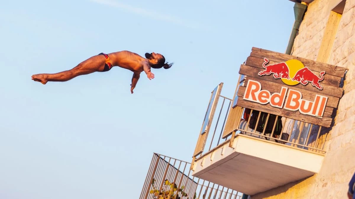 Românul Cătălin Preda a fost la un pas de podium în prima etapă din Seria Mondială Red Bull Cliff Di