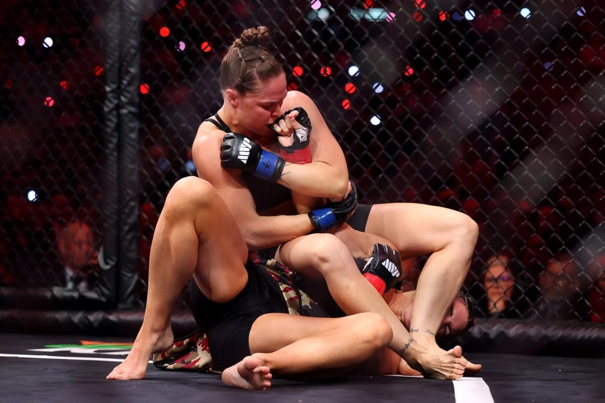 Ronda Rousey submits Gina Carano in 17 seconds after 10 years away from MMA