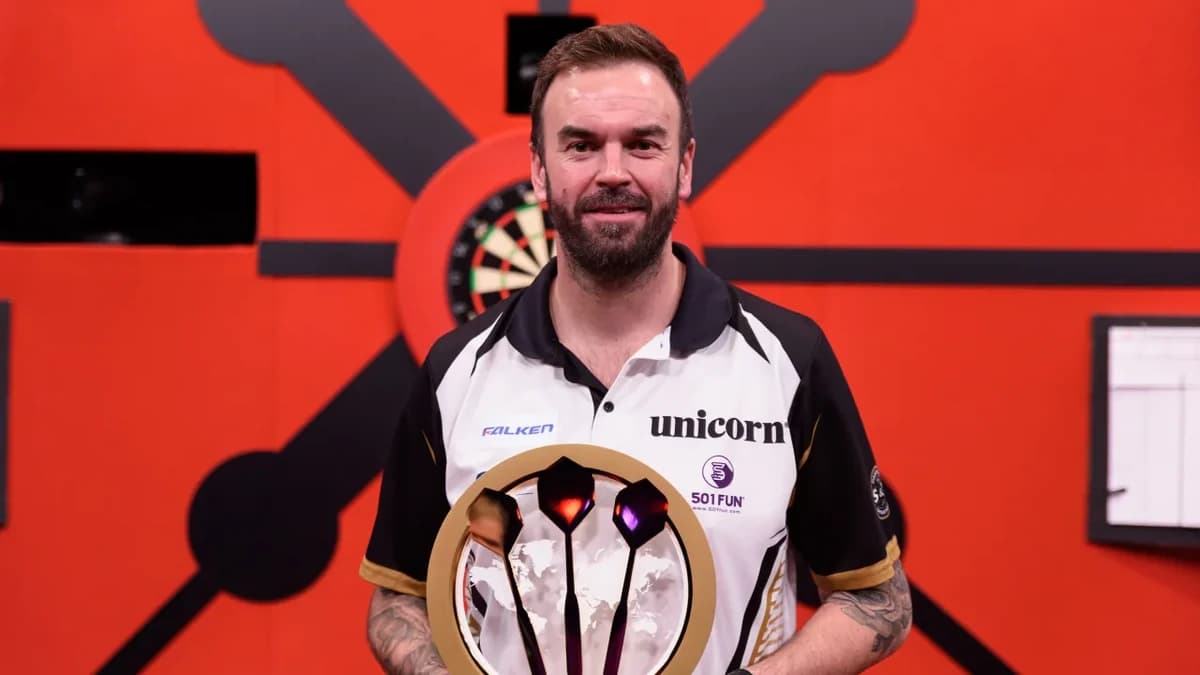 Ross Smith thrashes Gerwyn Price to win World Series of Darts Finals