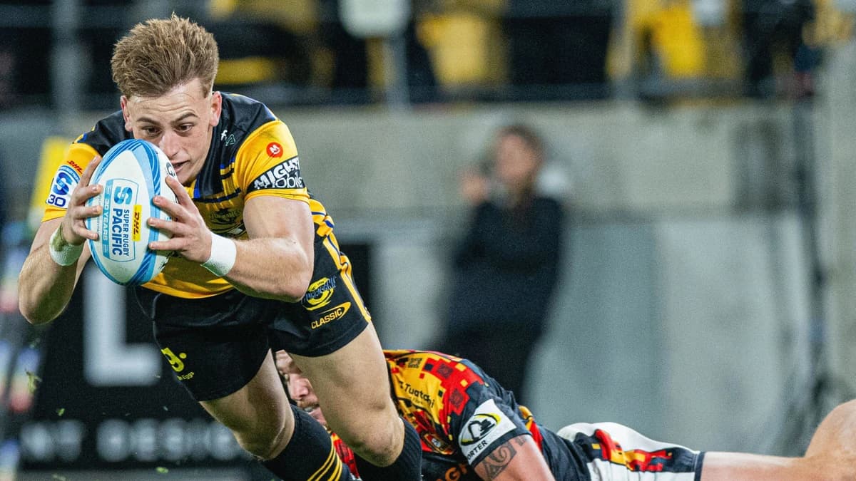 Ruthless Hurricanes end decade-long Super Rugby title wait putting 60 points on Chiefs