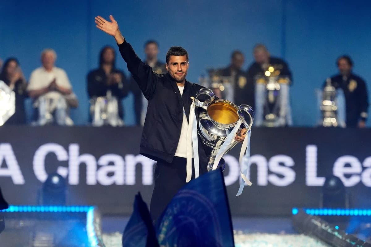 S-a aflat câți bani oferă Barcelona pentru transferul lui Rodri de la Manchester City