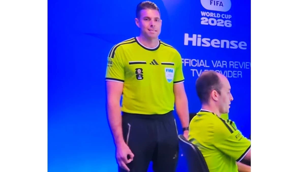 S-a cerut excluderea arbitrului Shaun Evans de la Cupa Mondială pentru gestul făcut! FIFA a deschis
