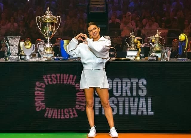 S-a încheiat oficial o eră în tenis: Simona Halep s-a retras şi a devenit legendă sub privirile lege